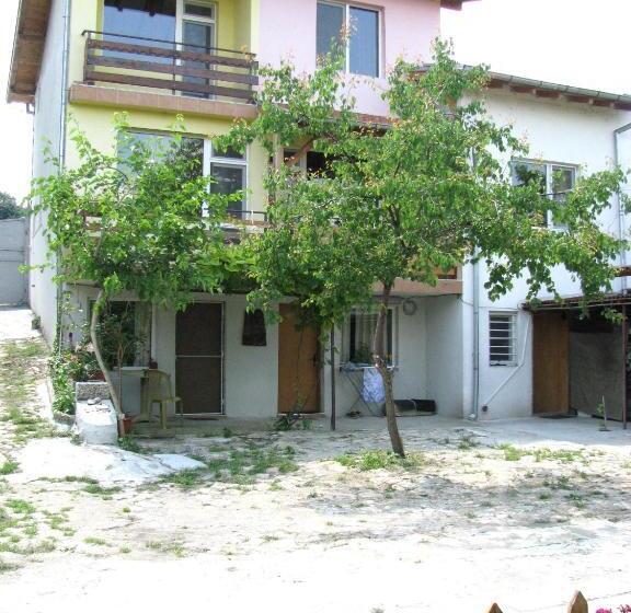 Пансион Guest House Familia