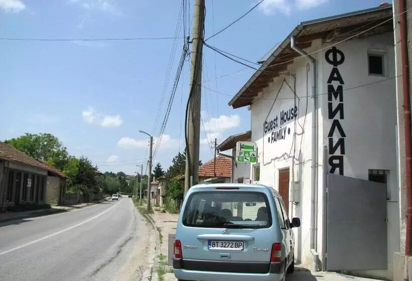 پانسیون Guest House Familia