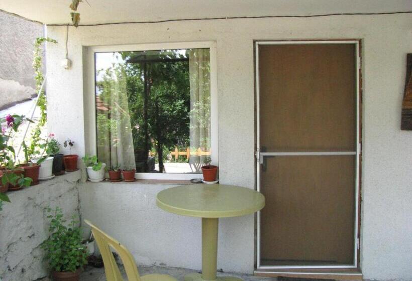 Пансион Guest House Familia