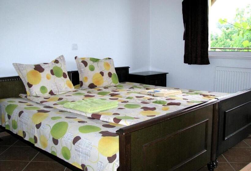 Пансион Guest House Familia