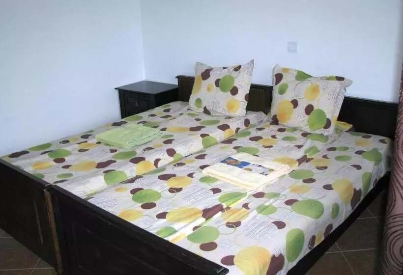 پانسیون Guest House Familia