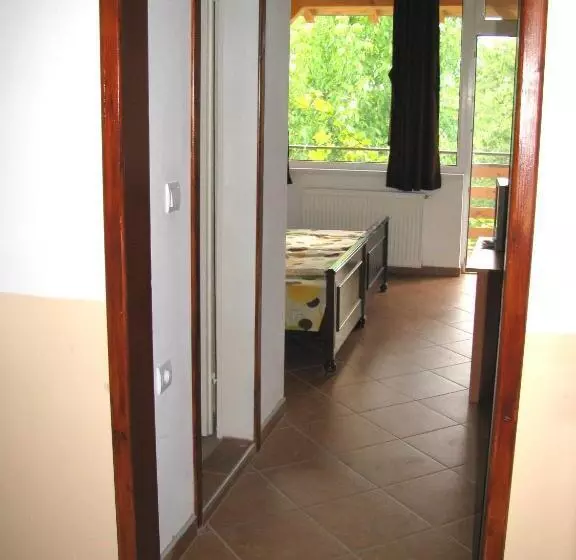 پانسیون Guest House Familia