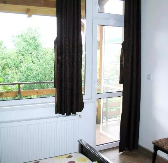 پانسیون Guest House Familia