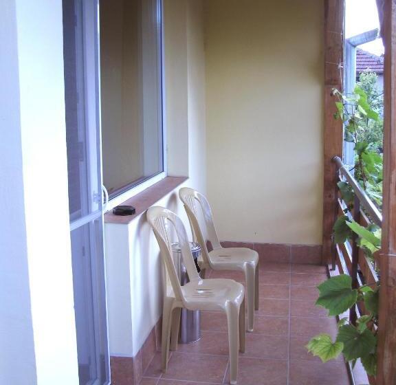 Пансион Guest House Familia