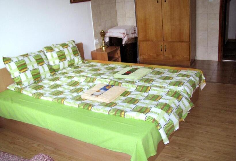 Пансион Guest House Familia