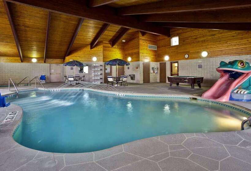 Отель Americinn By Wyndham Beaver Dam