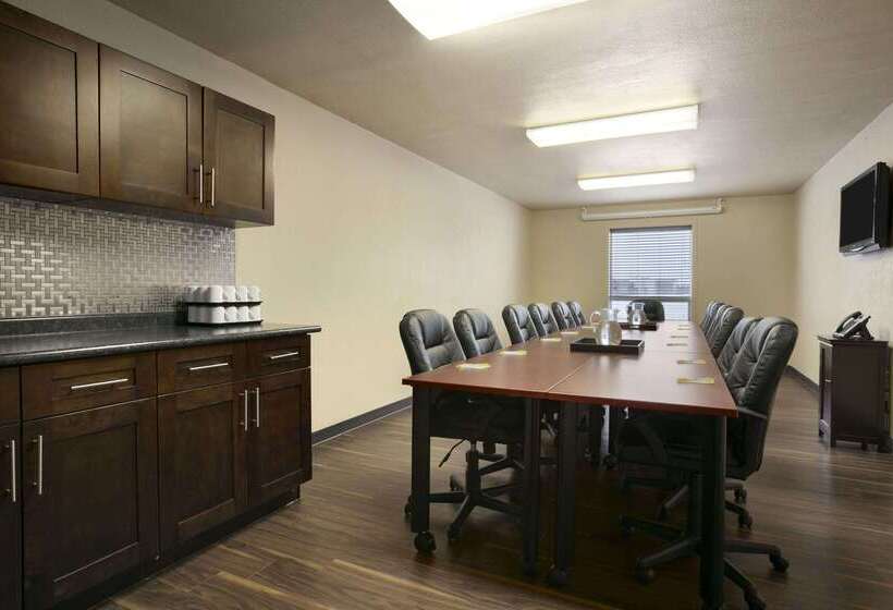 هتل Days Inn By Wyndham Regina