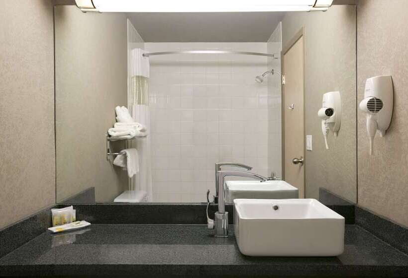 هتل Days Inn By Wyndham Regina