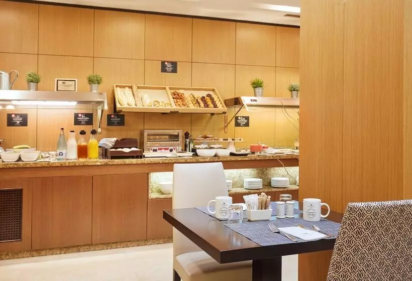 Отель Eurostars Monumental