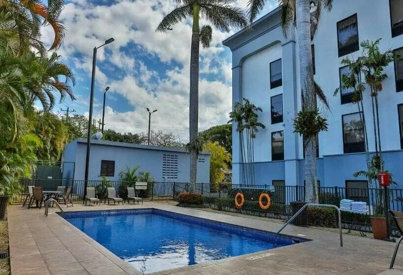 هتل Hampton By Hilton San Jose Airport