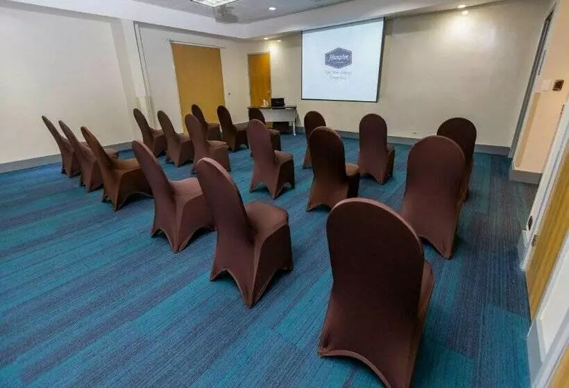 هتل Hampton By Hilton San Jose Airport