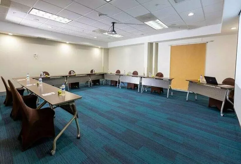 هتل Hampton By Hilton San Jose Airport