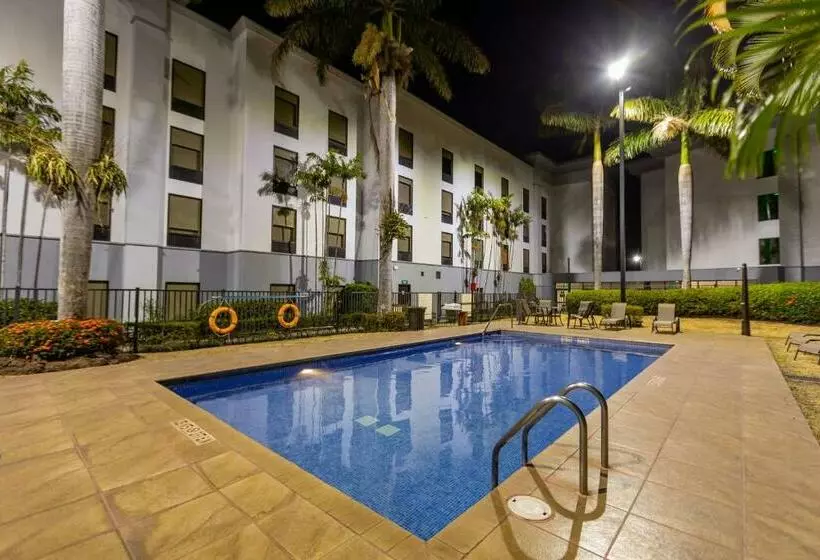 هتل Hampton By Hilton San Jose Airport