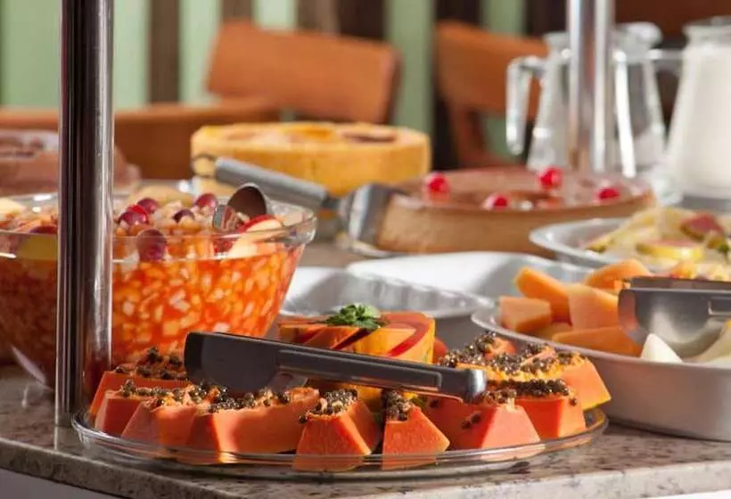 فندق Iracema Travel