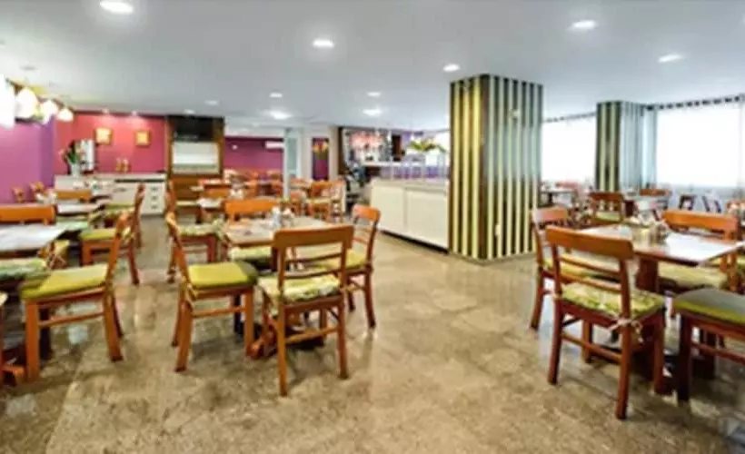 فندق Iracema Travel