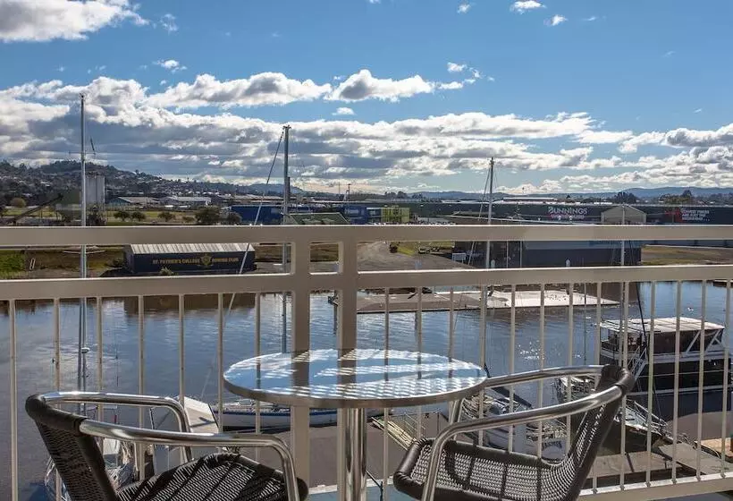 Отель Peppers Seaport