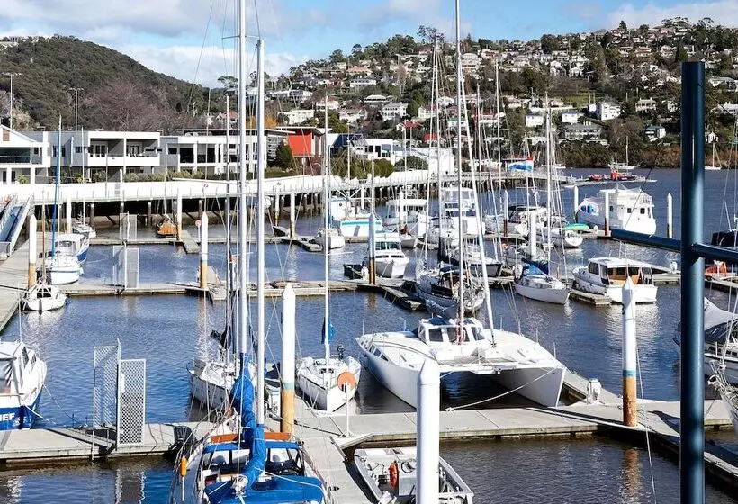 Отель Peppers Seaport