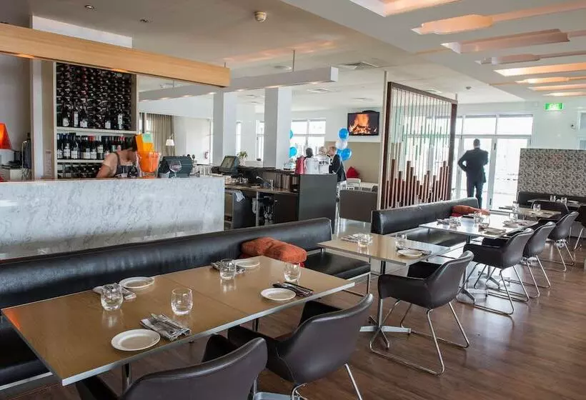 Отель Peppers Seaport