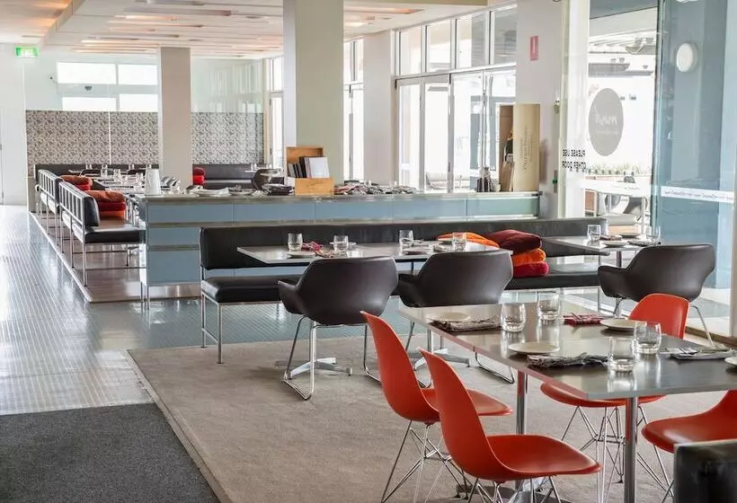 Отель Peppers Seaport