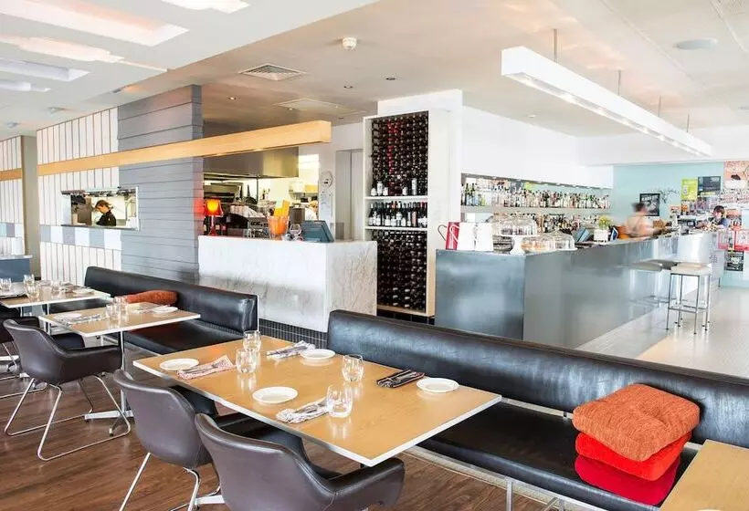 Отель Peppers Seaport