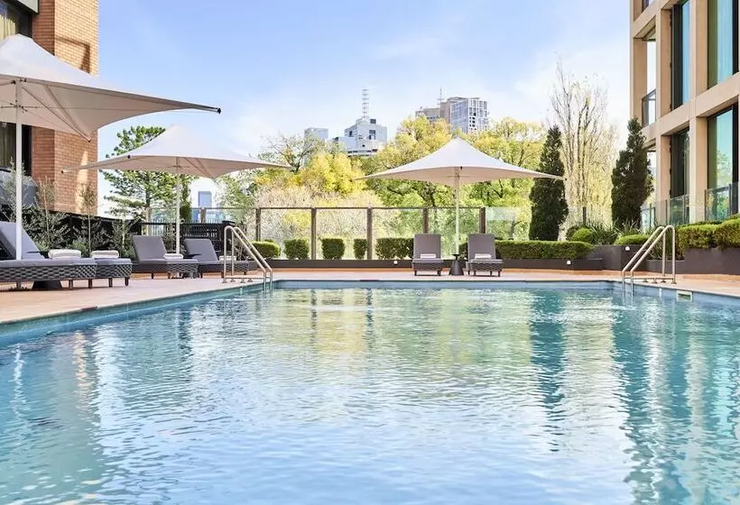 Отель Pullman Melbourne On The Park