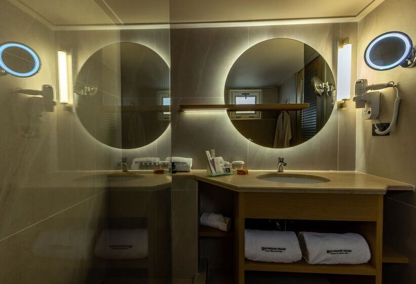 هتل Wyndham Grand Mirabello