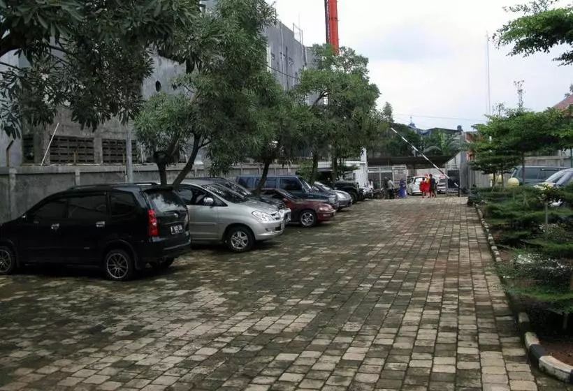 Herberge Cinere Inn & Residence