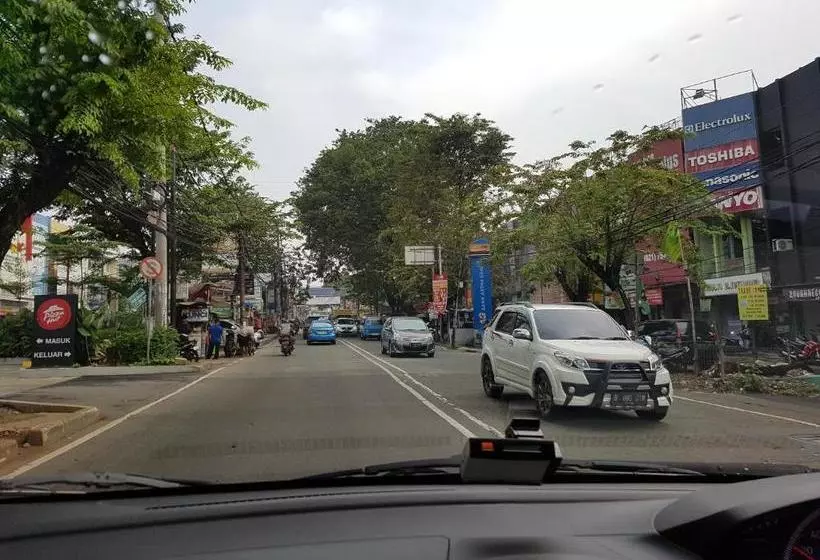 Herberge Cinere Inn & Residence