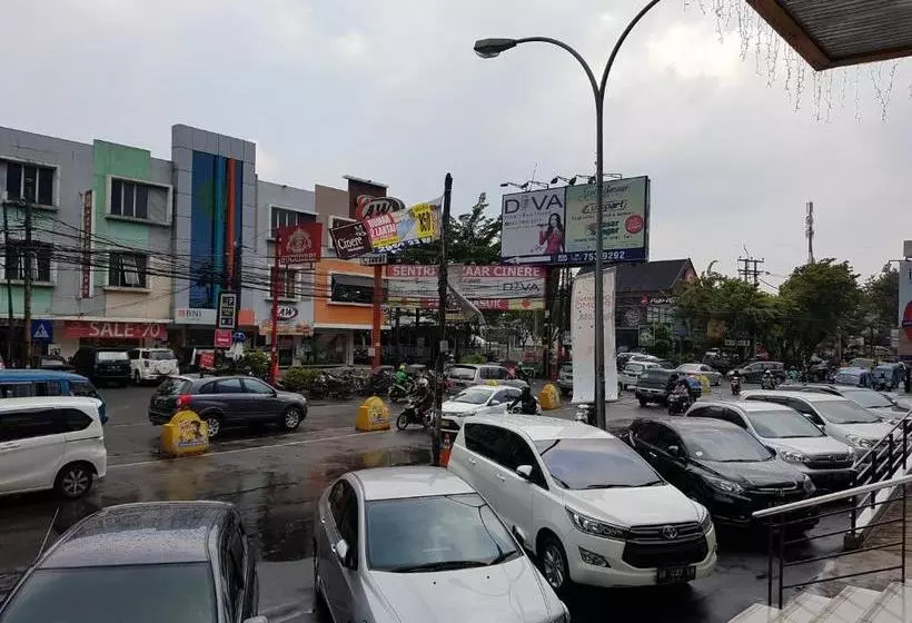 Herberge Cinere Inn & Residence