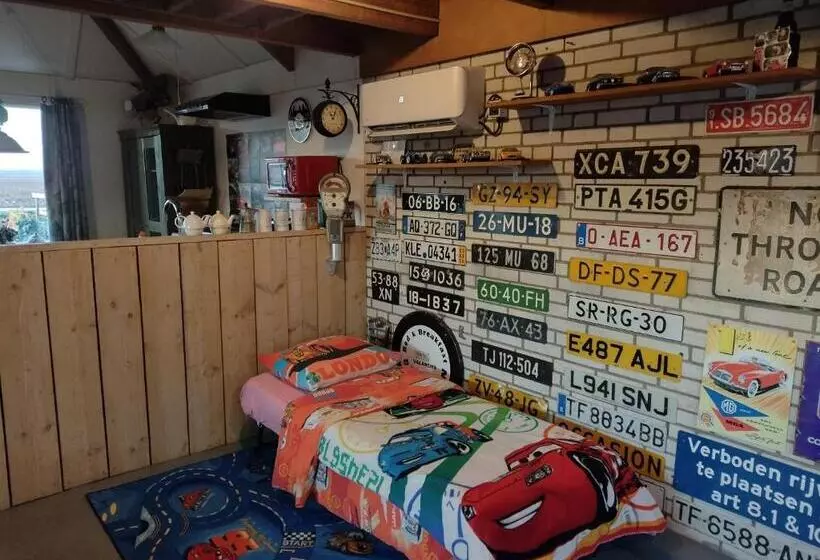 ベッドアンドブレックファースト Holiday Cottage De Garage Inn
