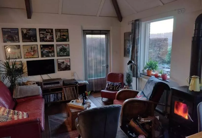 ベッドアンドブレックファースト Holiday Cottage De Garage Inn