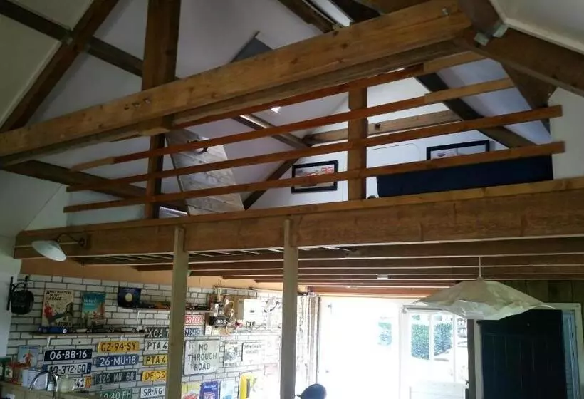 ベッドアンドブレックファースト Holiday Cottage De Garage Inn