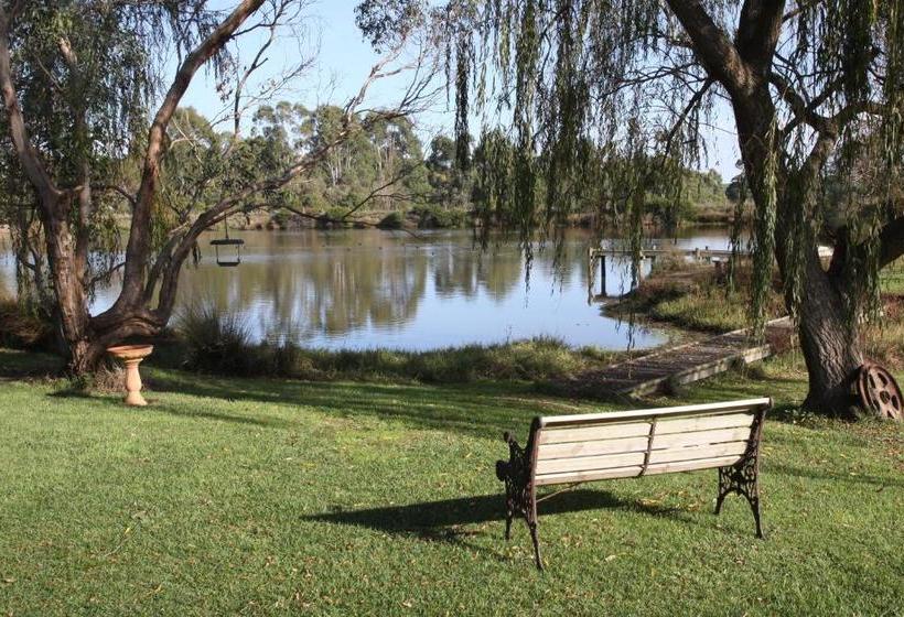 ベッドアンドブレックファースト Little Lake Cottage