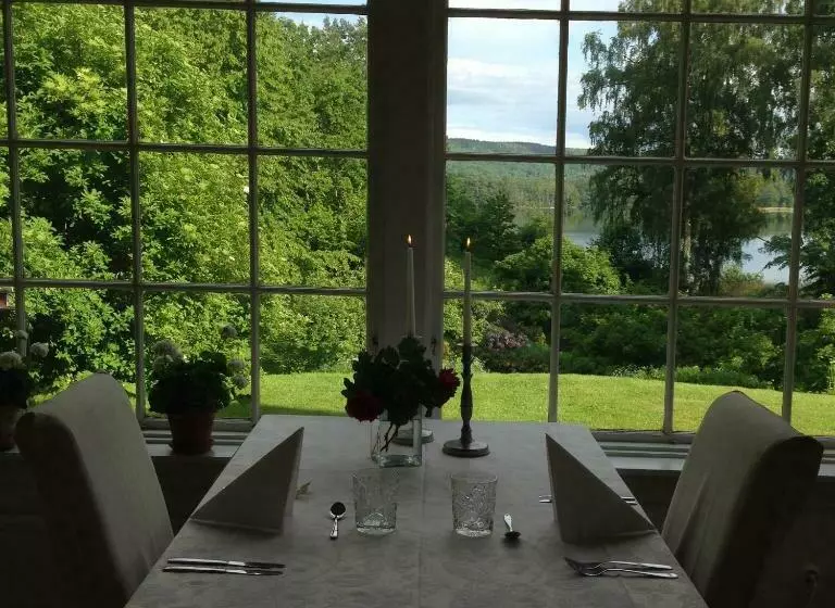 Fredriksons Vilt, Vin & Pensionat