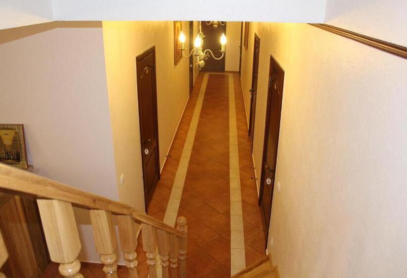 ホテル Gostyniy Dvir Synevir