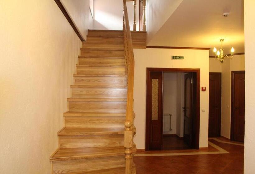 ホテル Gostyniy Dvir Synevir