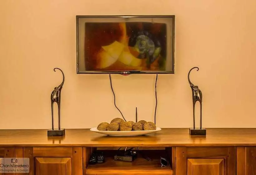 Majatalo Clovefield Villa