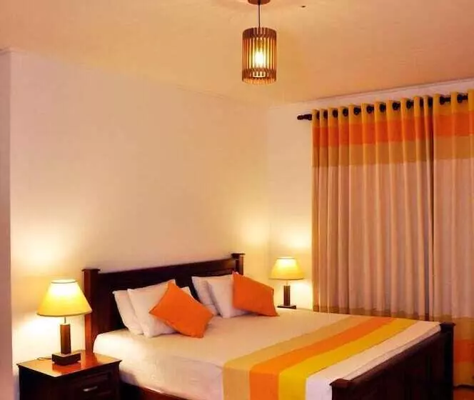 Majatalo Clovefield Villa