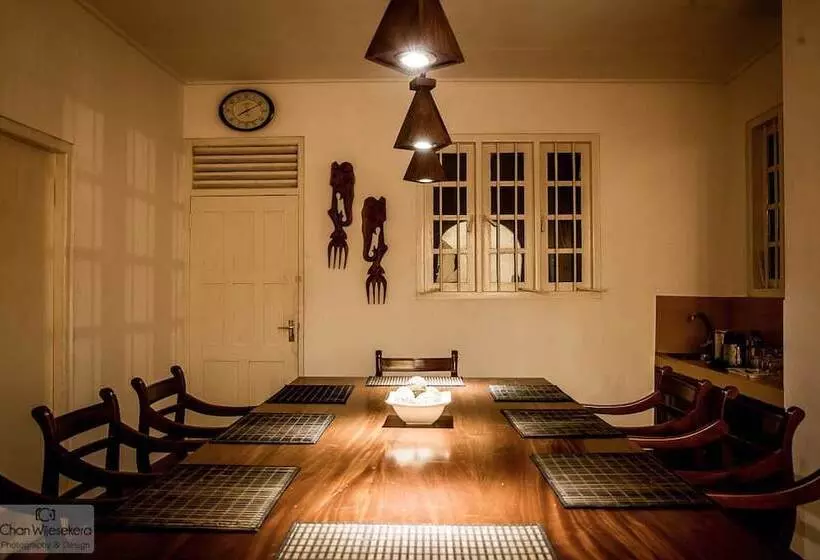 Majatalo Clovefield Villa