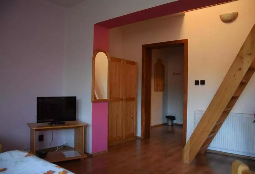 Majatalo Penzión Vínny Dom