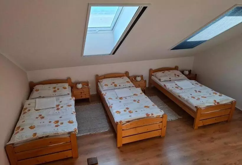 Majatalo Penzión Vínny Dom