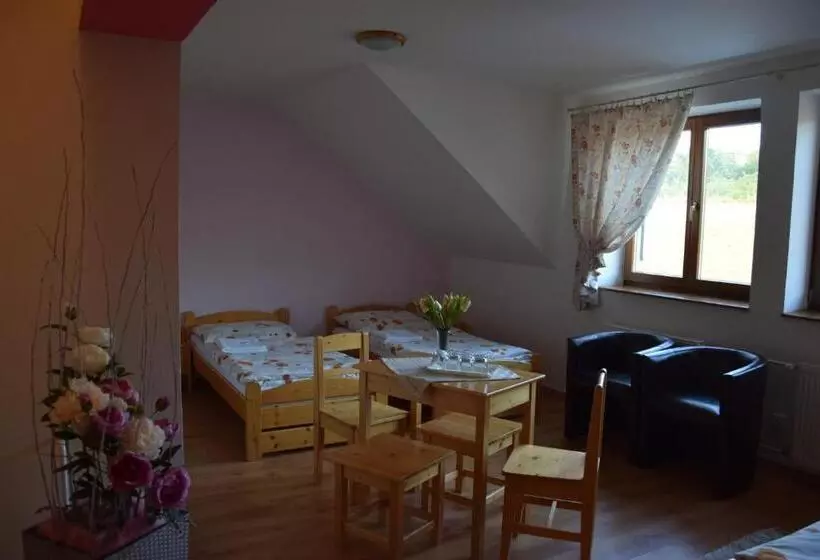 Majatalo Penzión Vínny Dom