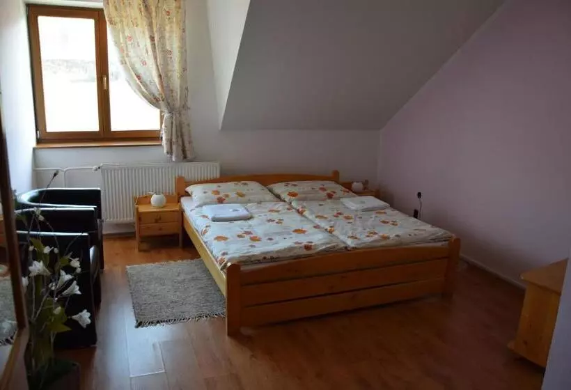 Majatalo Penzión Vínny Dom