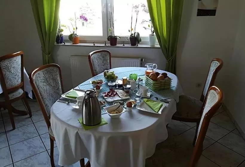 Weinbau & Pension 8zeilen