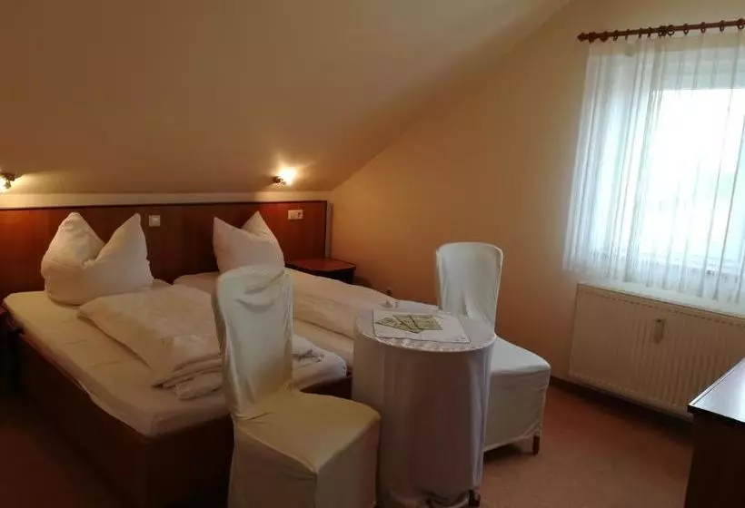 Weinbau & Pension 8zeilen