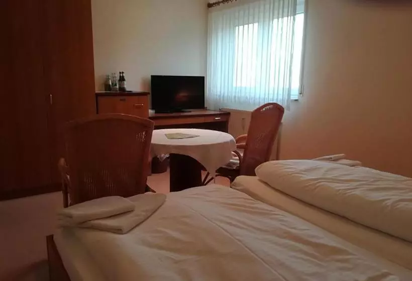 Weinbau & Pension 8zeilen