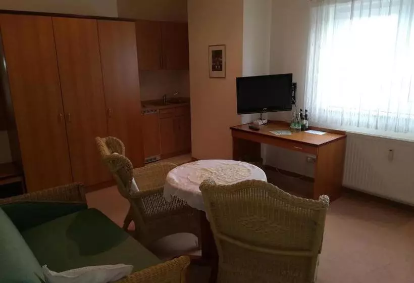 Weinbau & Pension 8zeilen