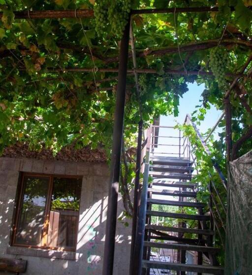 B&b Sunrise House Aygavan