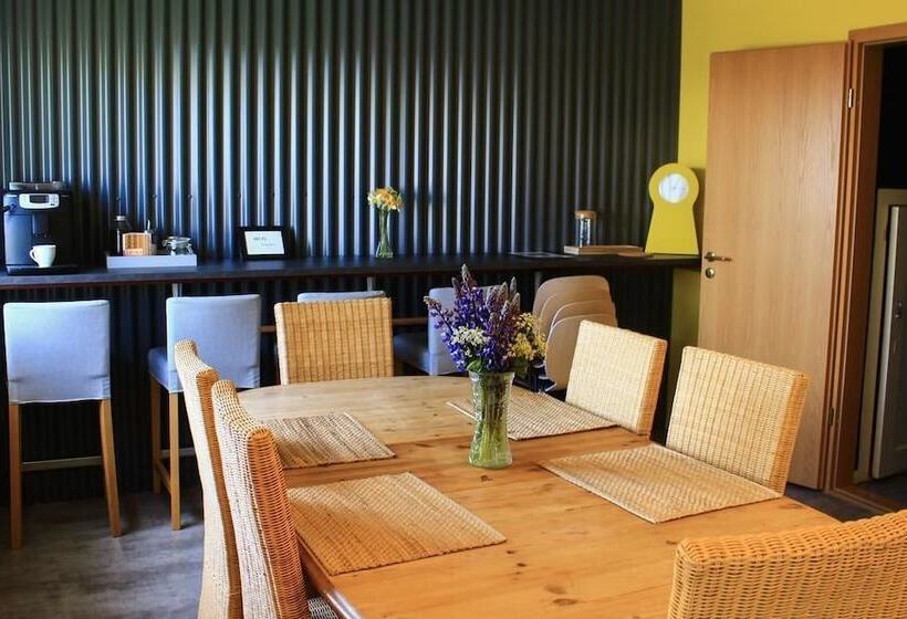 تختخواب و صبحانه Guesthouse Stekkaból