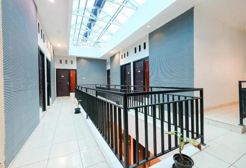 Otel Spot On 2355 Kendal Residence